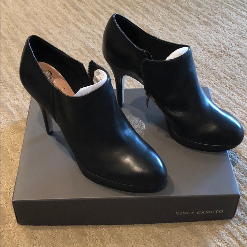 Vince Camuto black leather booties Size 8.5